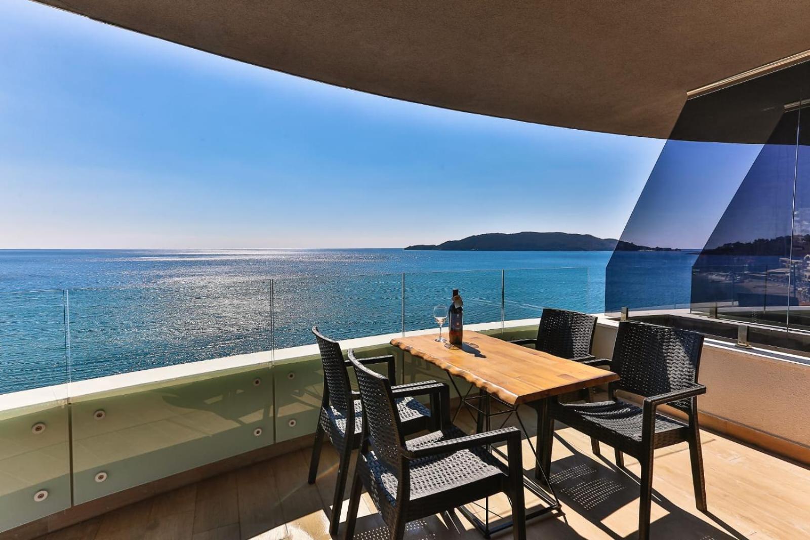 Maresia Boutique Suites Budua Esterno foto
